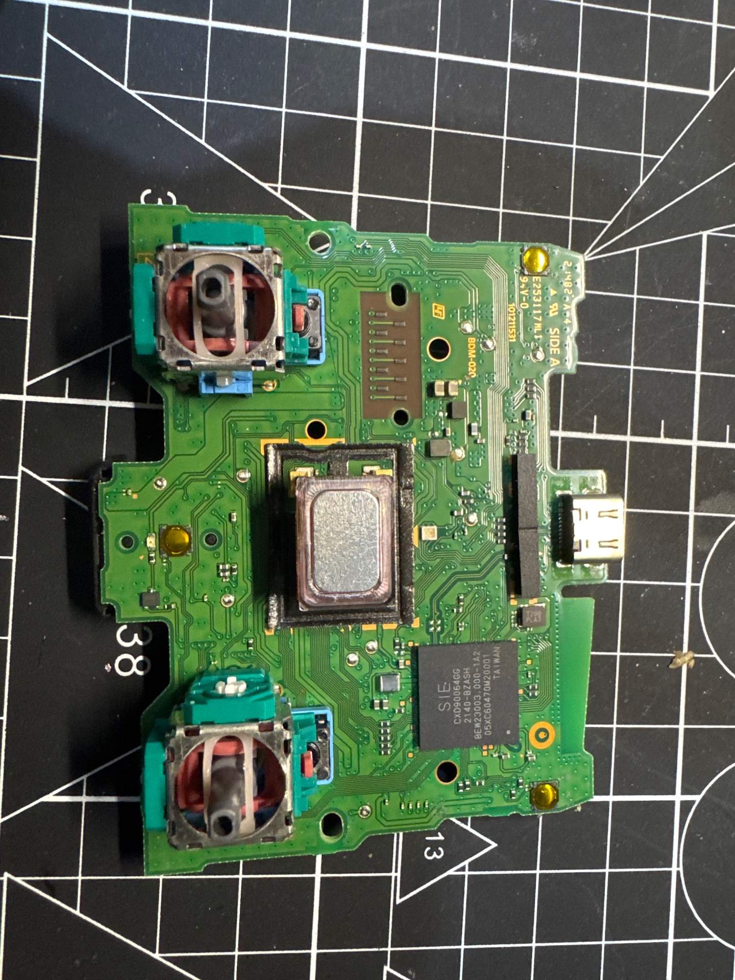 Ps5手柄更换左右六代摇杆 实拍图