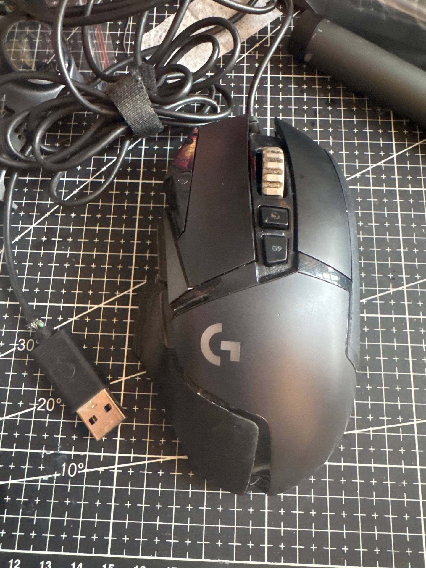 罗技 g502 鼠标进水需要进行维修 实拍图