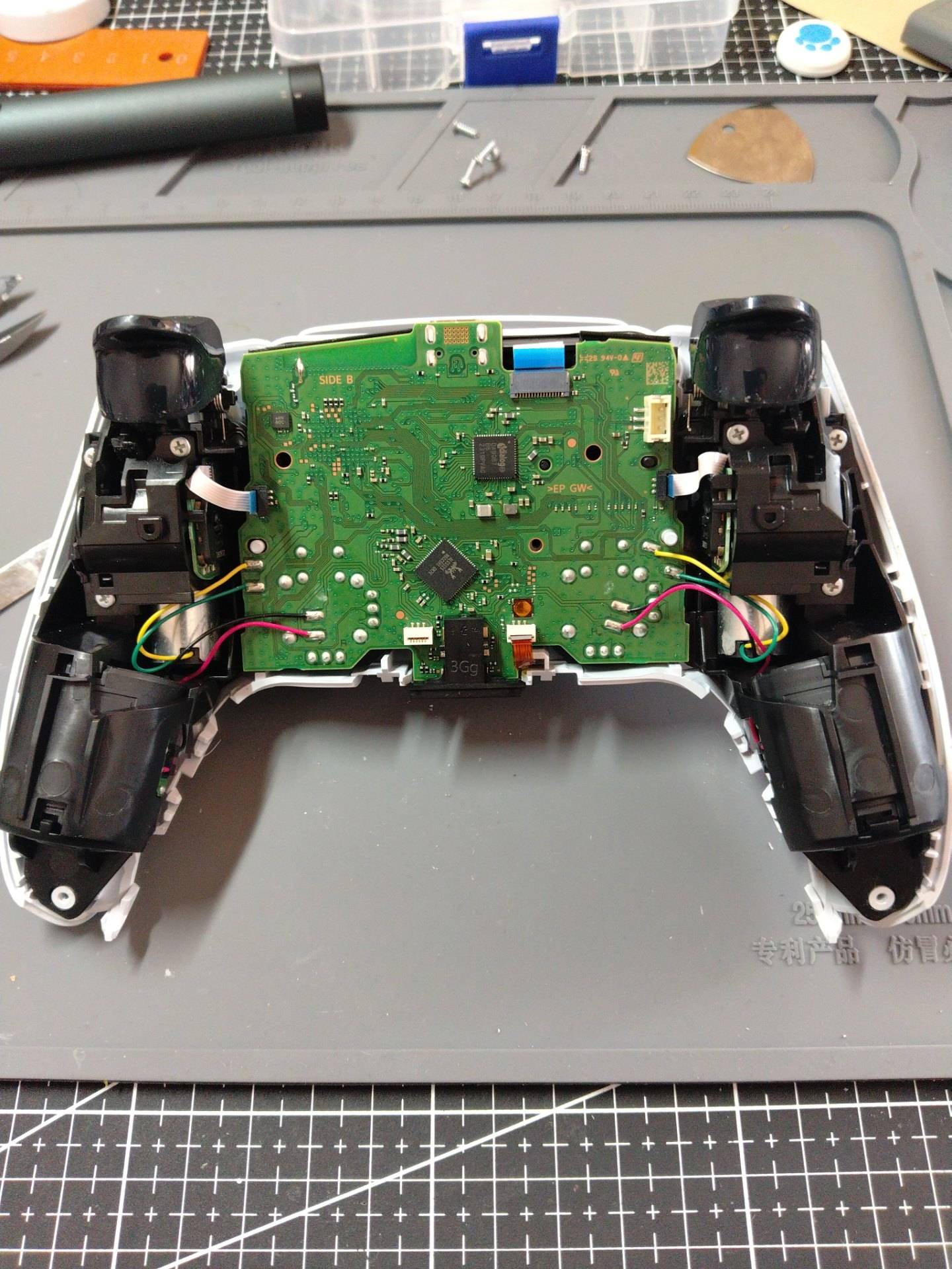 山东枣庄客户 ps5 手柄维修-[到货先检查震动]客户更换两个六代 TMR 摇杆 实拍图