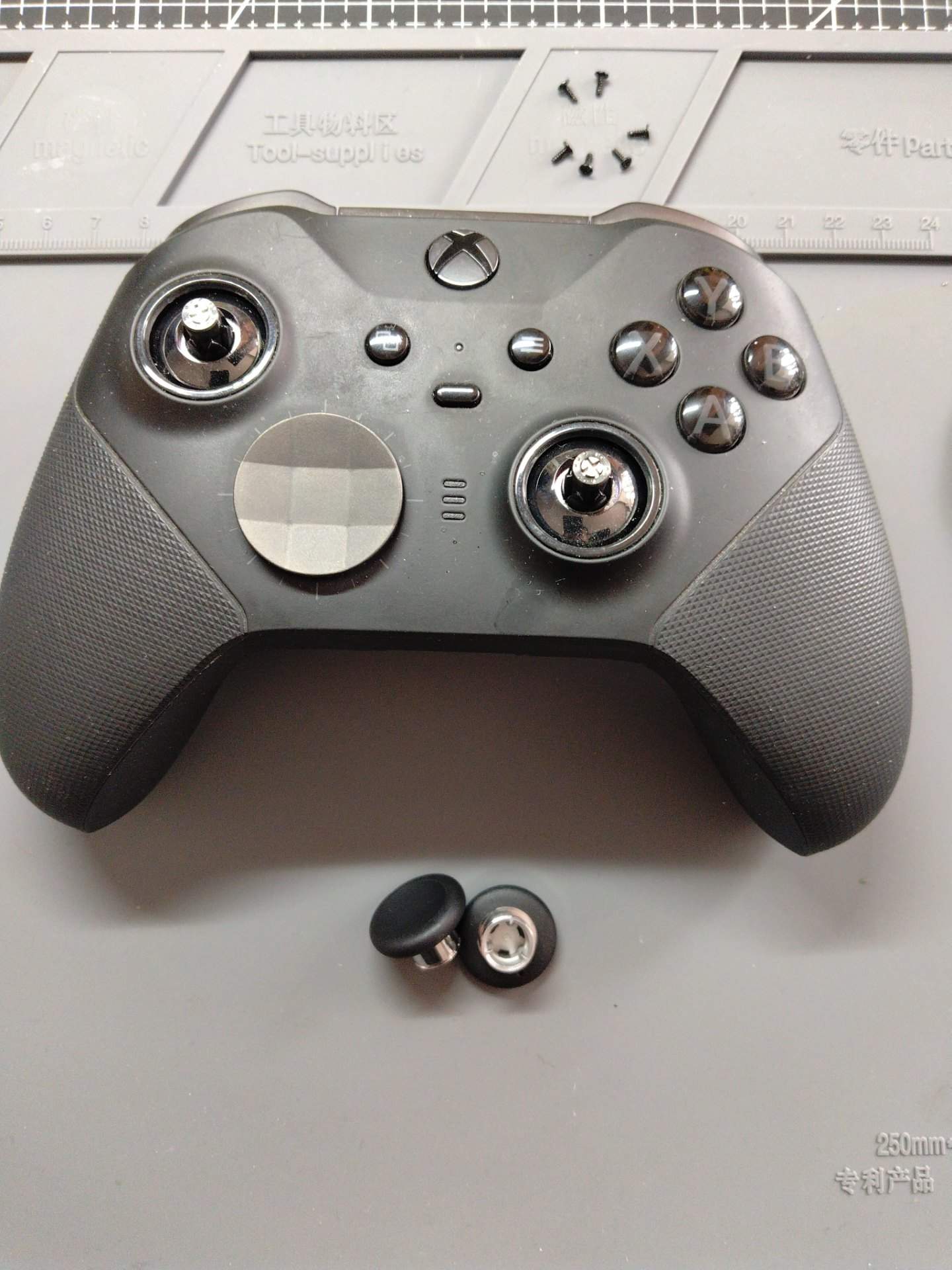Xbox 精英二代的手柄 LB 按键失灵维修 实拍图