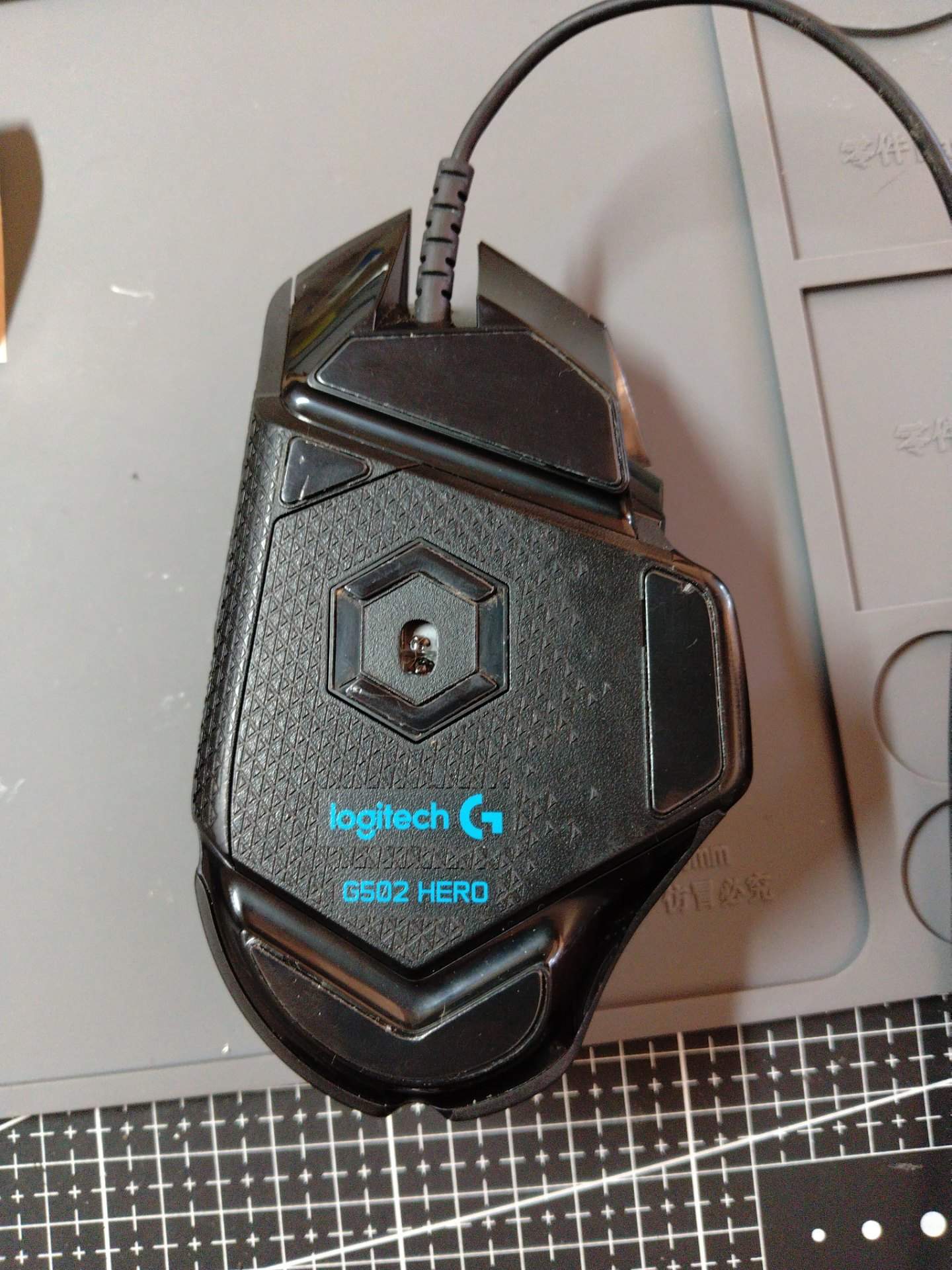 罗技 G502 侧键前进键损坏，右键损坏，要求更换防止盲狙的微动配置+脚贴 实拍图 2