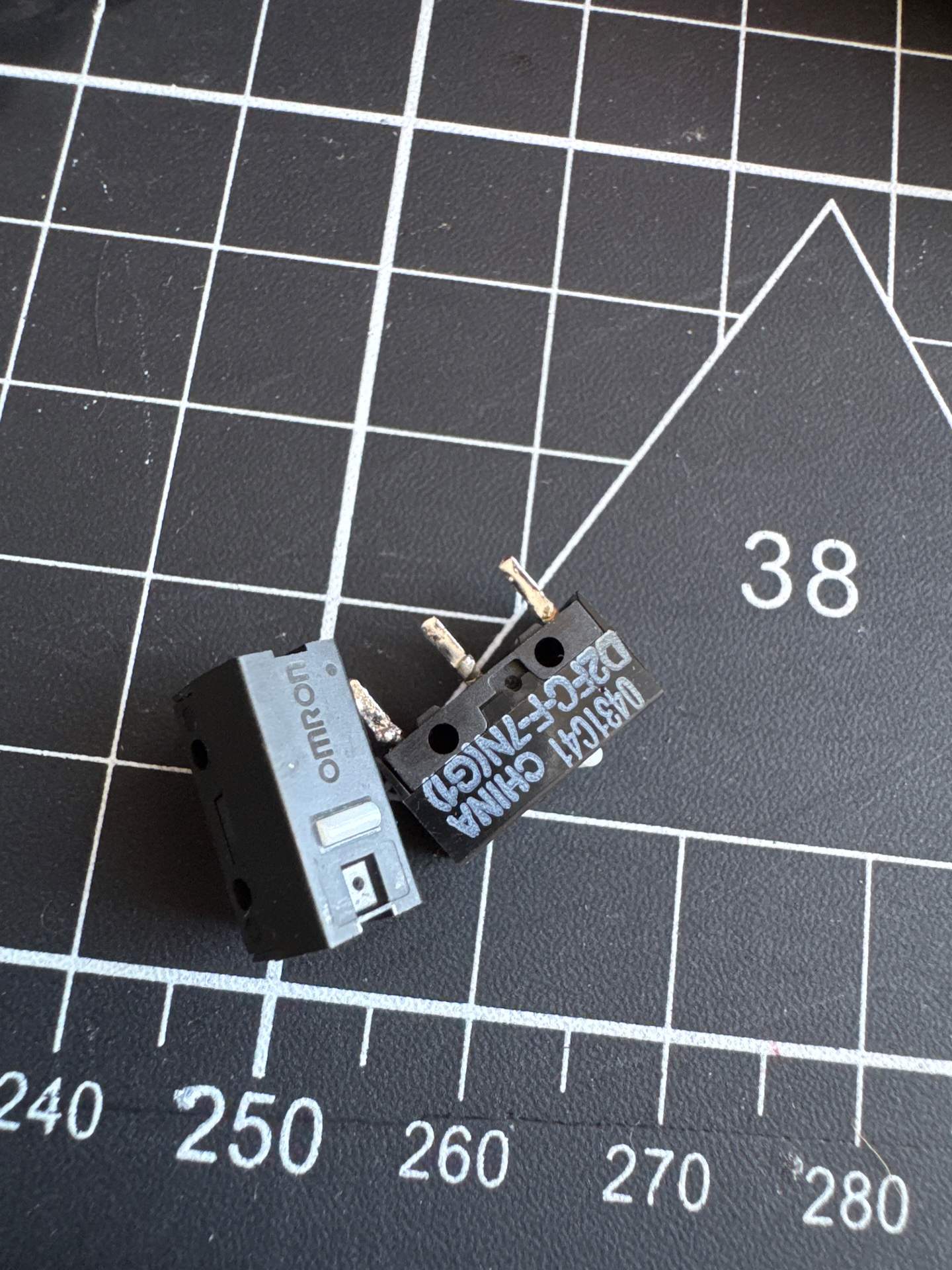 罗技G502更换凯华白刃+光栅编码器激光发射头和接收头 实拍图