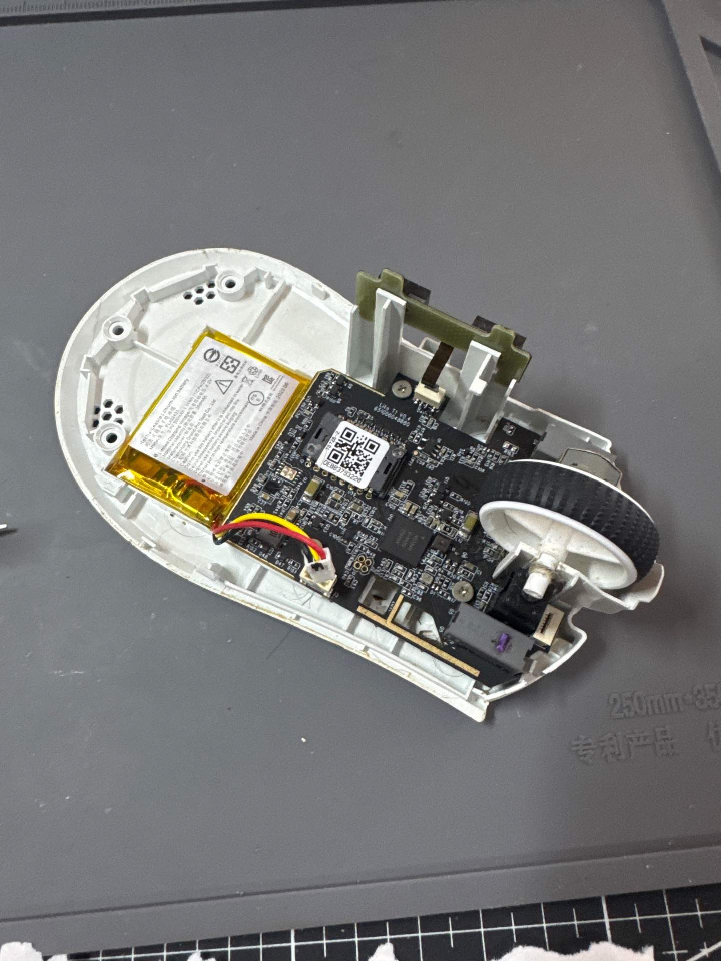 雷蛇蝰蛇v3pro滚轮回滚+修复一个侧键+更换新脚贴 实拍图