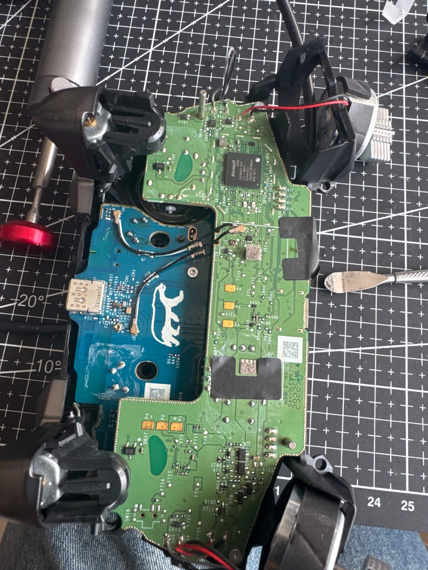 Xbox 精英二代的手柄 LB 按键失灵维修 实拍图 3