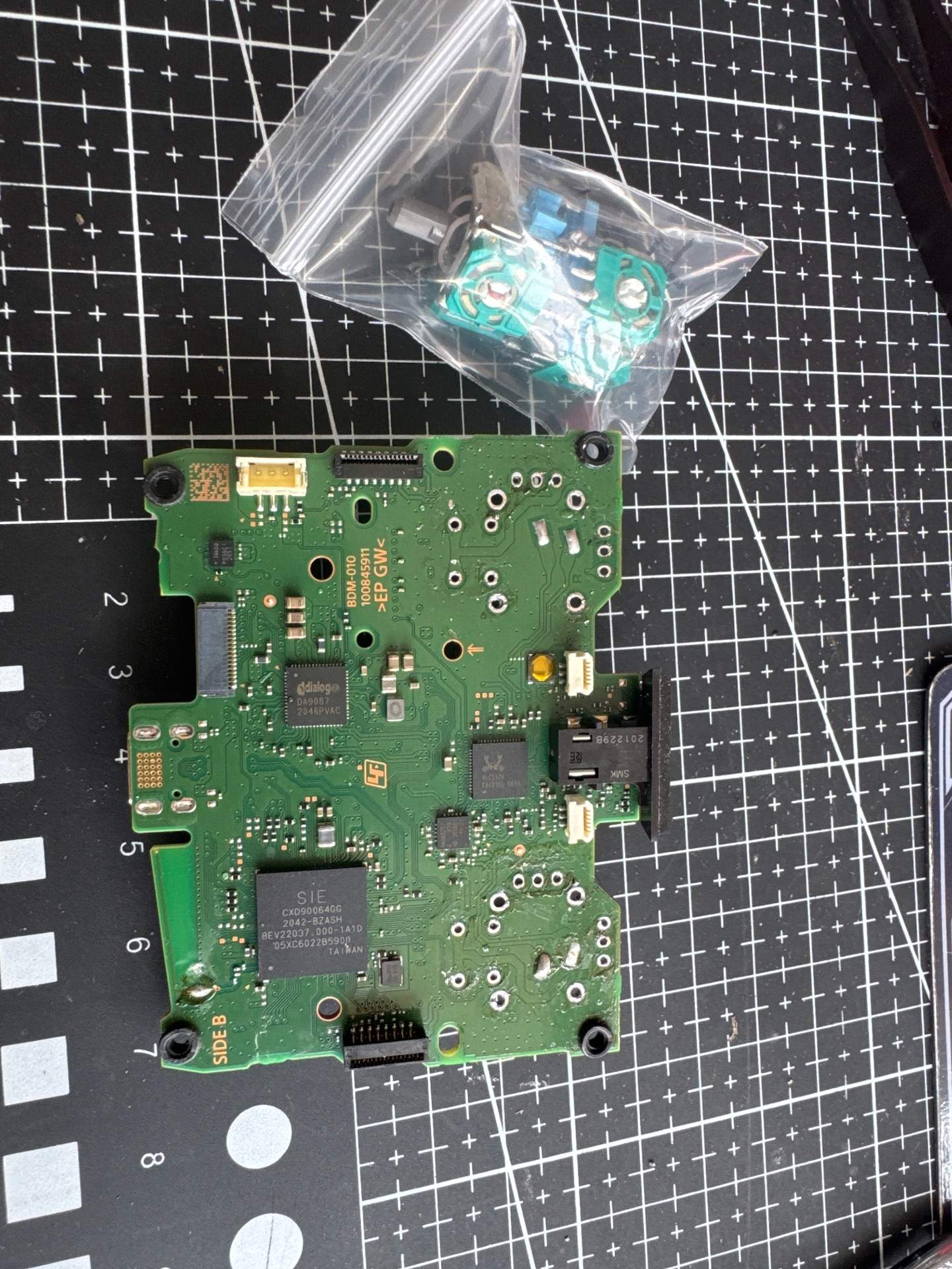 【顺丰发回】PS5手柄更换左右6代摇杆和处理按键不回弹问题 实拍图