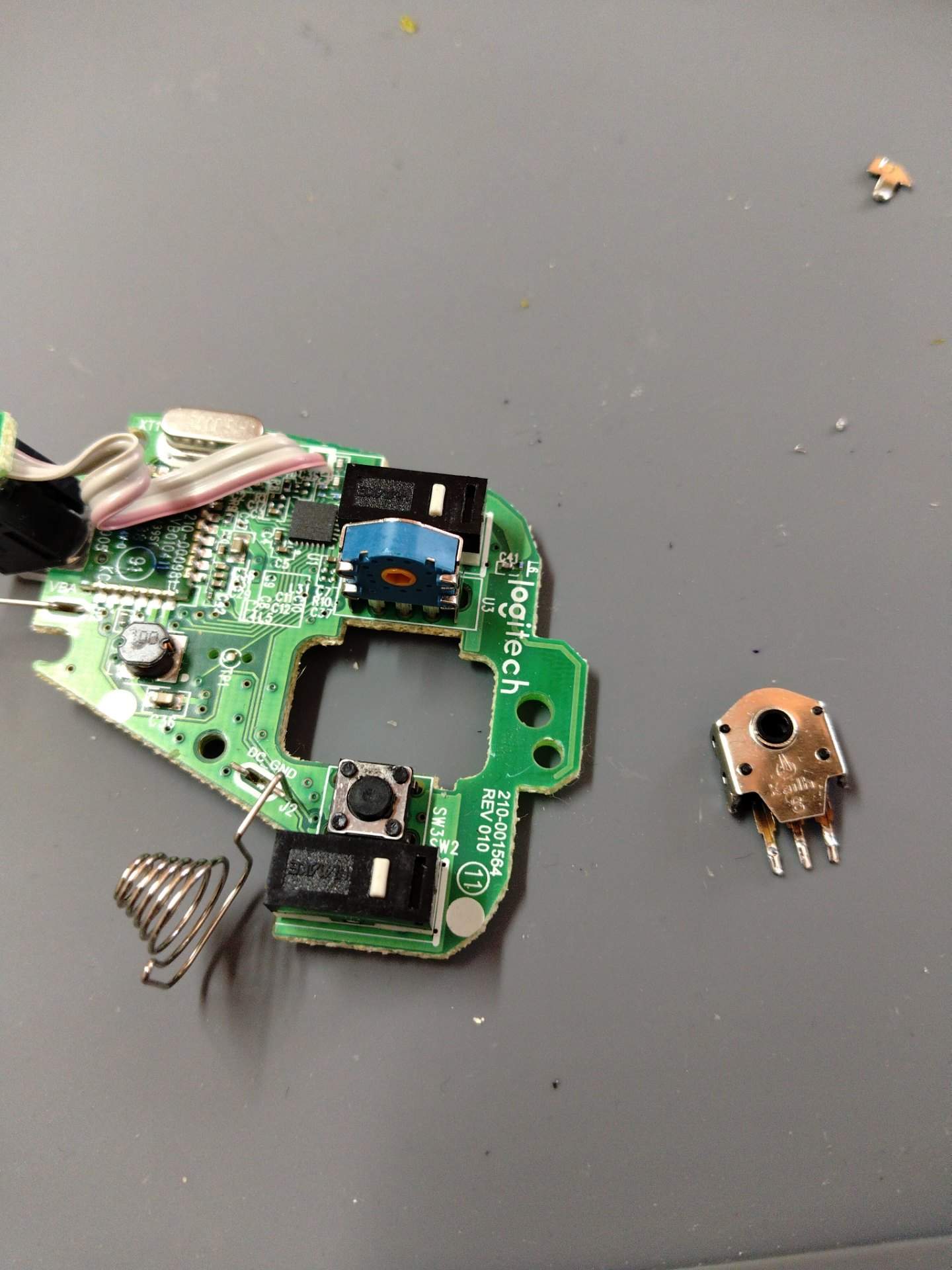 罗技G304和M170一起更换编码器 实拍图