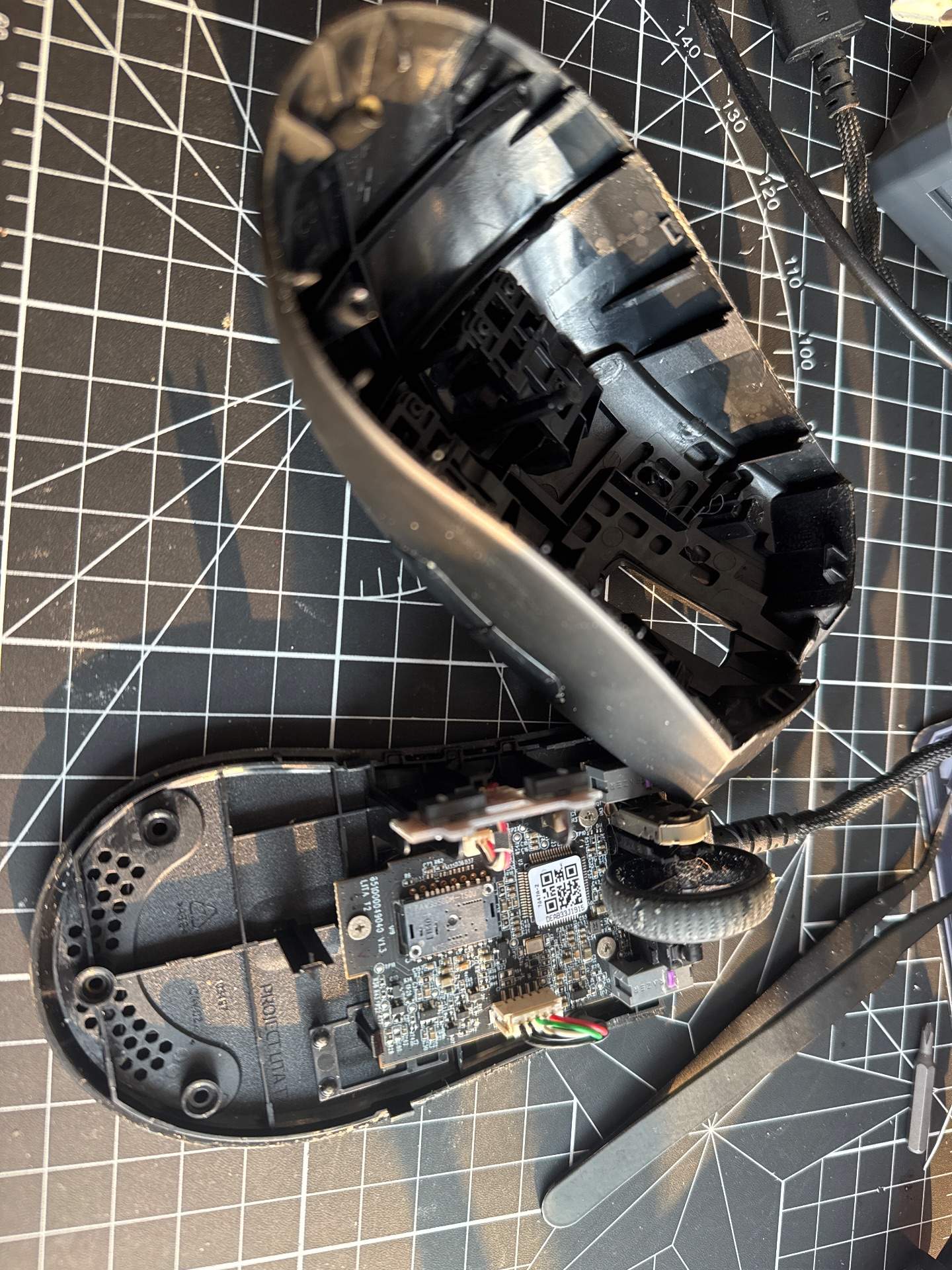 雷蛇V3更换滚轮编码器同时检查ps5手柄 实拍图