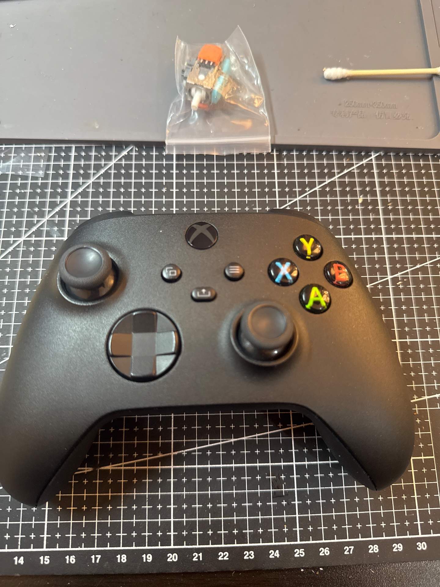 xbox series 自带摇杆换两个更换 实拍图