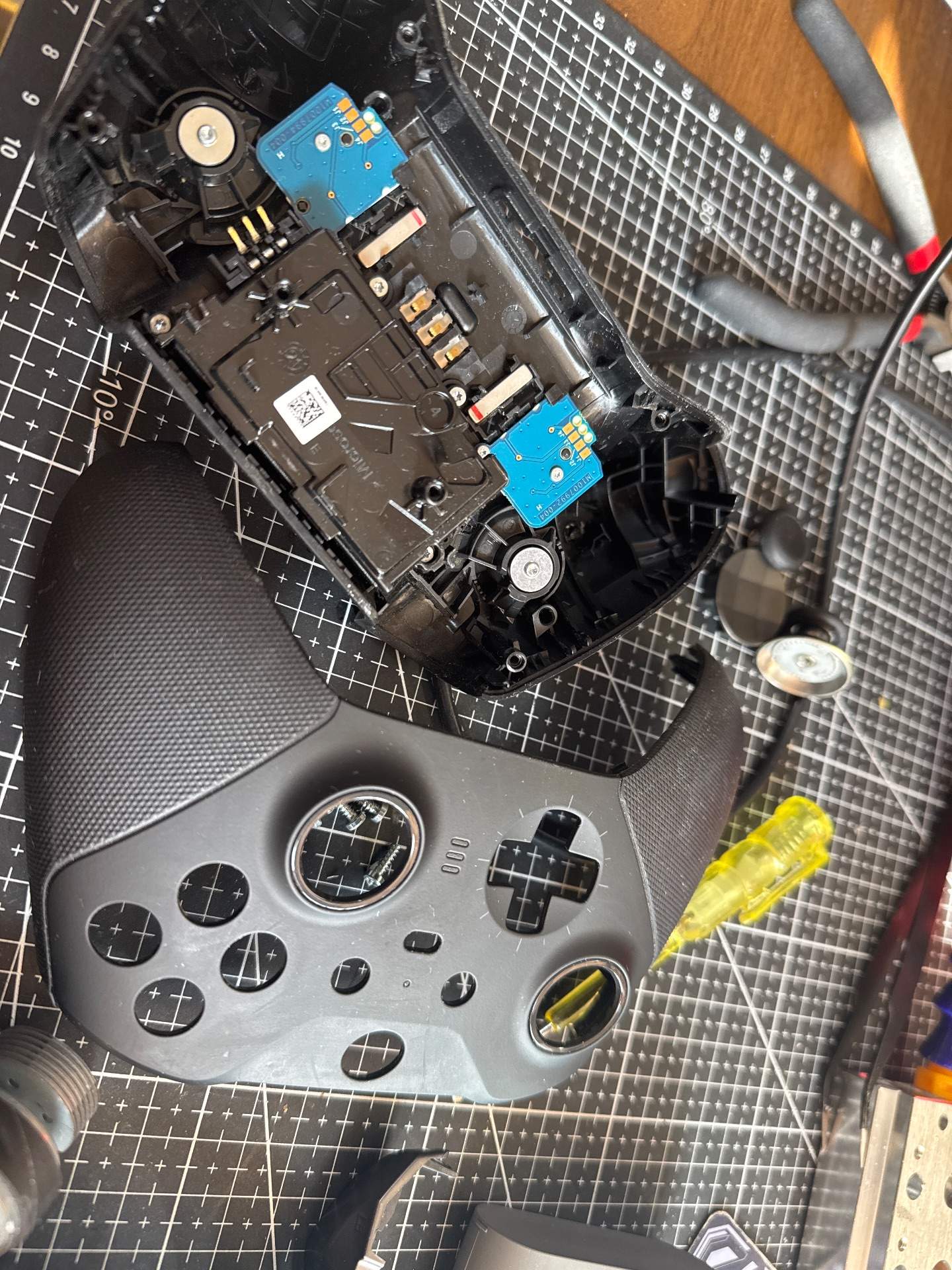 Xbox 精英二代手柄更换前面壳+修复所有的按键卡顿的问题 实拍图