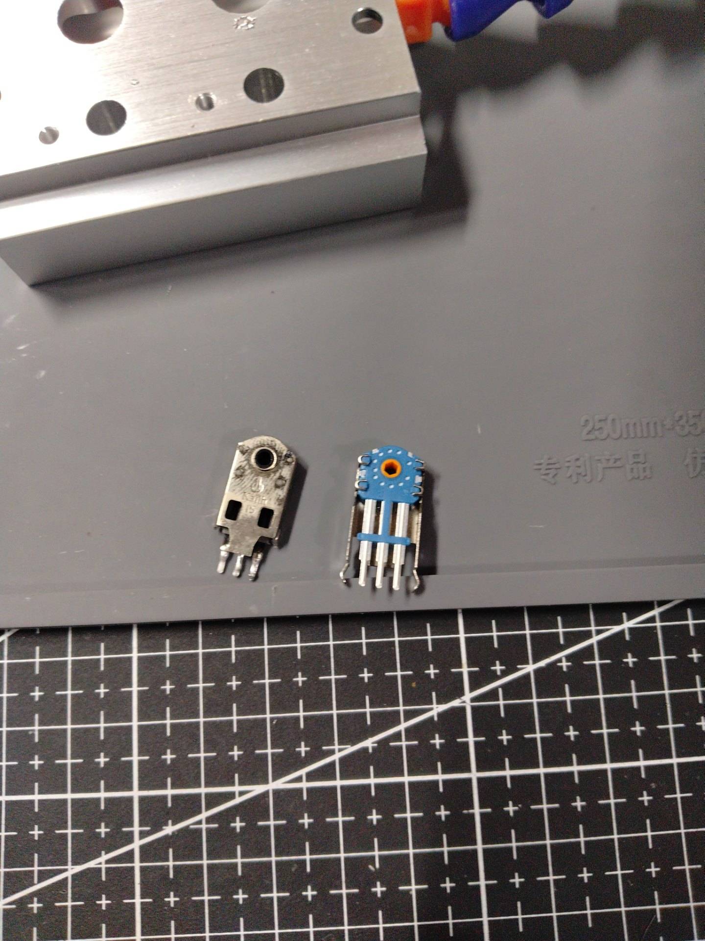 辽宁沈阳-炼狱蝰蛇 V3Pro 滚轮回滚更换编码器-脚贴无需粘贴 实拍图