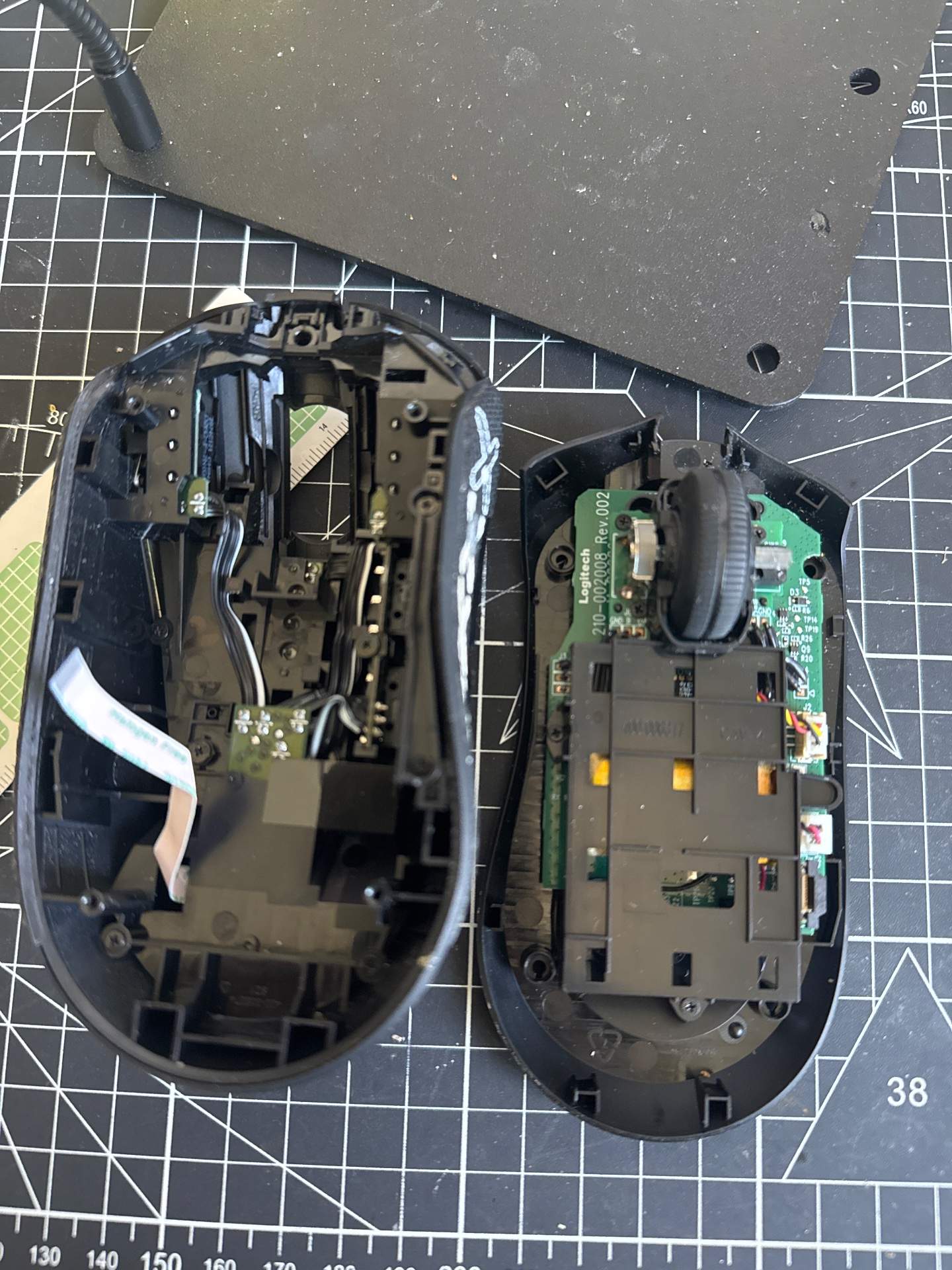 罗技g703-滚轮往下滚的时候页面会上滑一点 实拍图