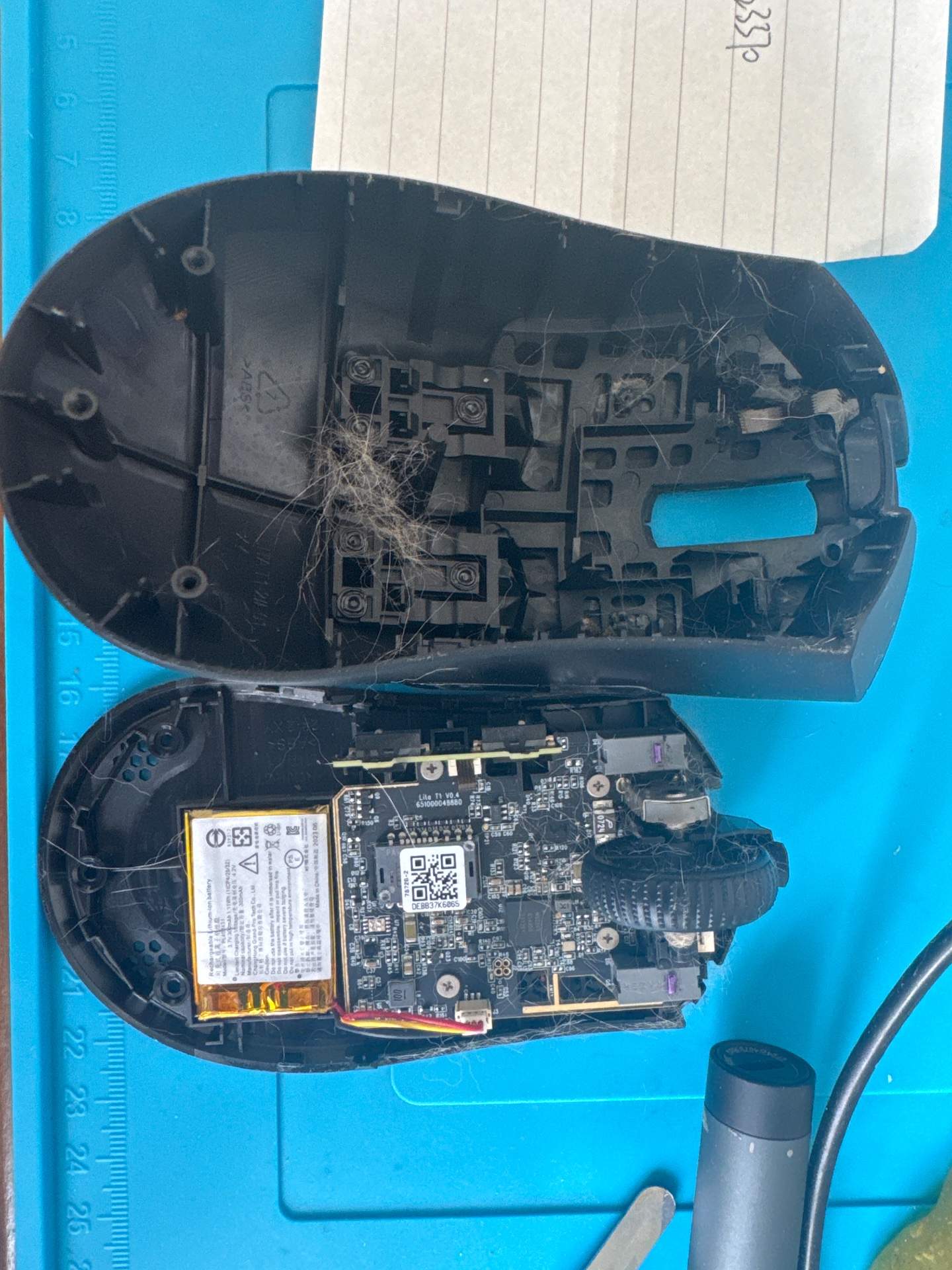 毒蝰v3pro左右移动的时候会断触。但是摁键正常。经过检查是微动损坏，更换全新原装微动 实拍图