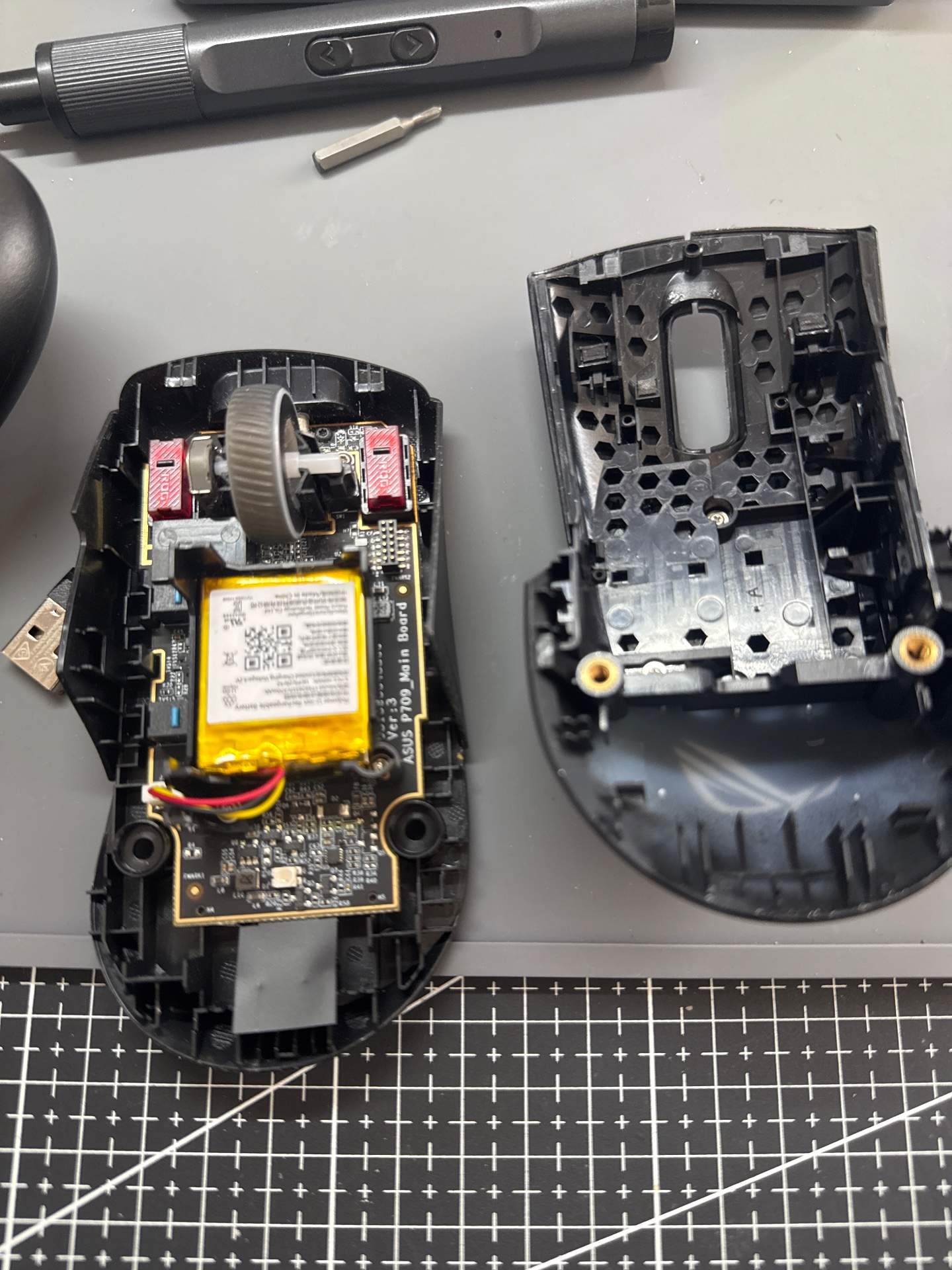 ROG 月刃和罗 g 304 技更换滚轮编码器 实拍图