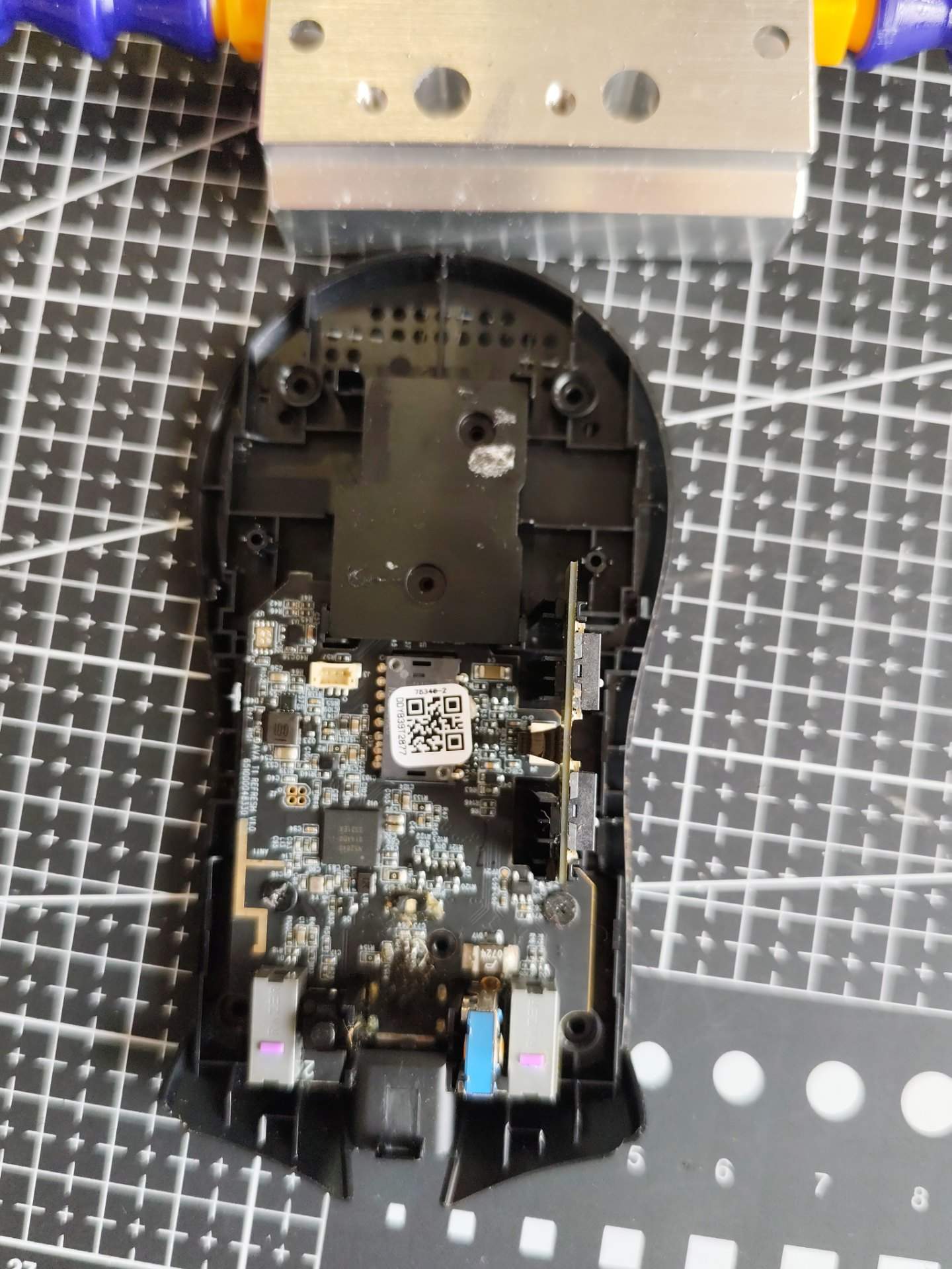 雷蛇毒蝰 V2 更换滚轮编码器 实拍图