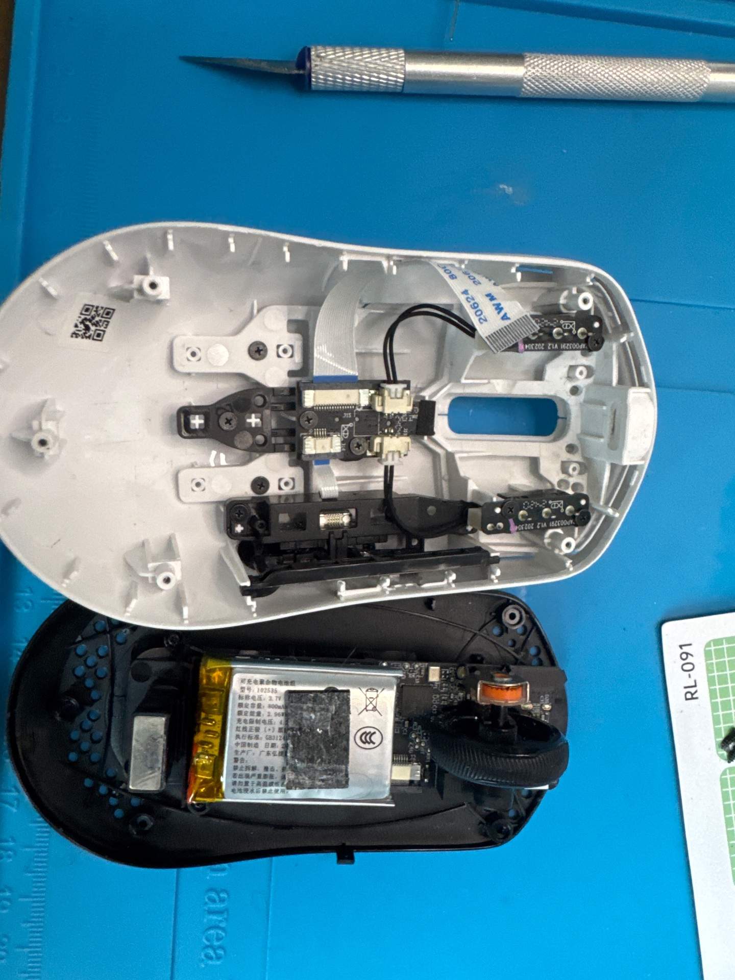 雷柏vt1promax滚轮向下滚动一格，但是会自己往下滚动两格。 实拍图