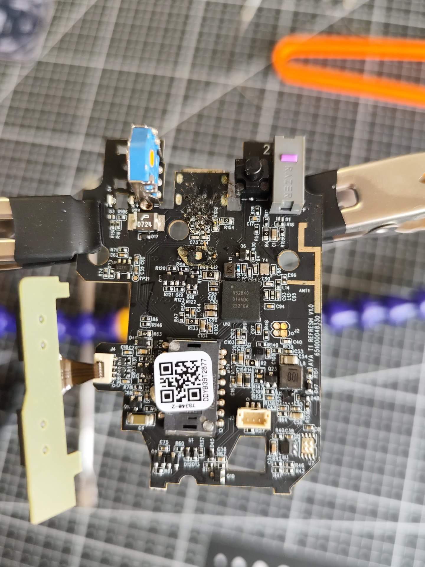 雷蛇毒蝰 V2 更换滚轮编码器 实拍图