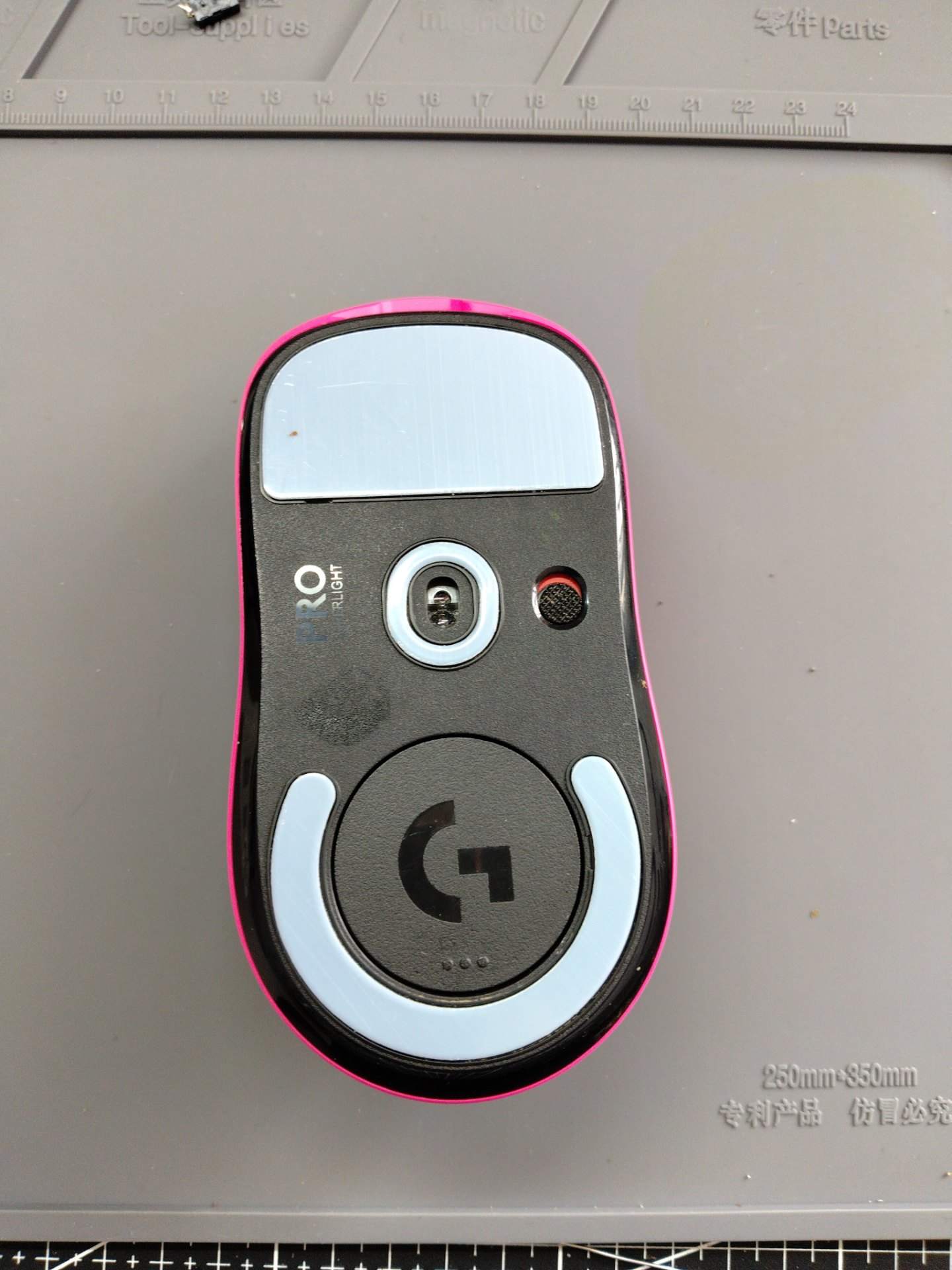 青海西宁客户罗技GPW2更换粉色外壳和两个侧键以及滚轮编码器 实拍图