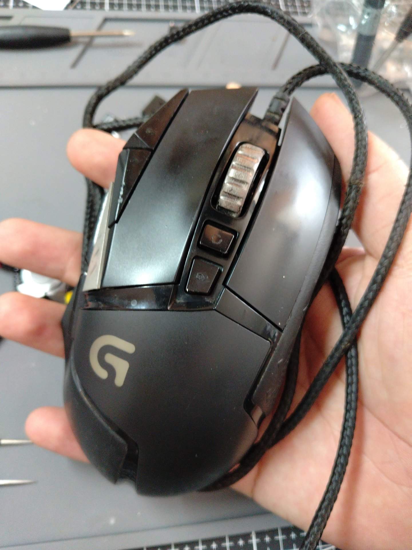 罗技 G502 客户反馈右键偶尔失灵，然后喜欢比较软一点的微动，更换两个欧姆龙蓝点➕滚轮左右拨动微动 实拍图 2