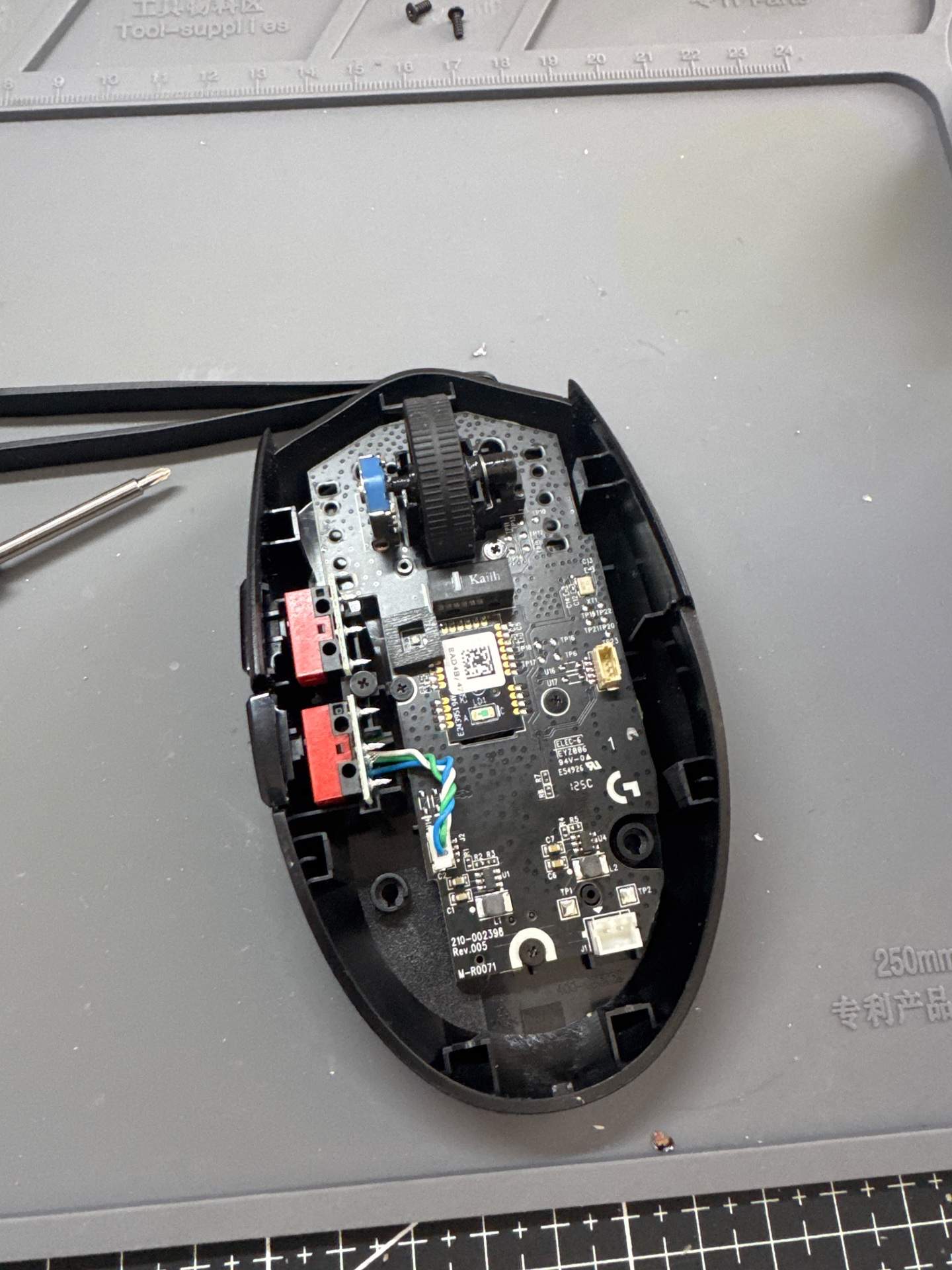 ROG 月刃和罗 g 304 技更换滚轮编码器 实拍图