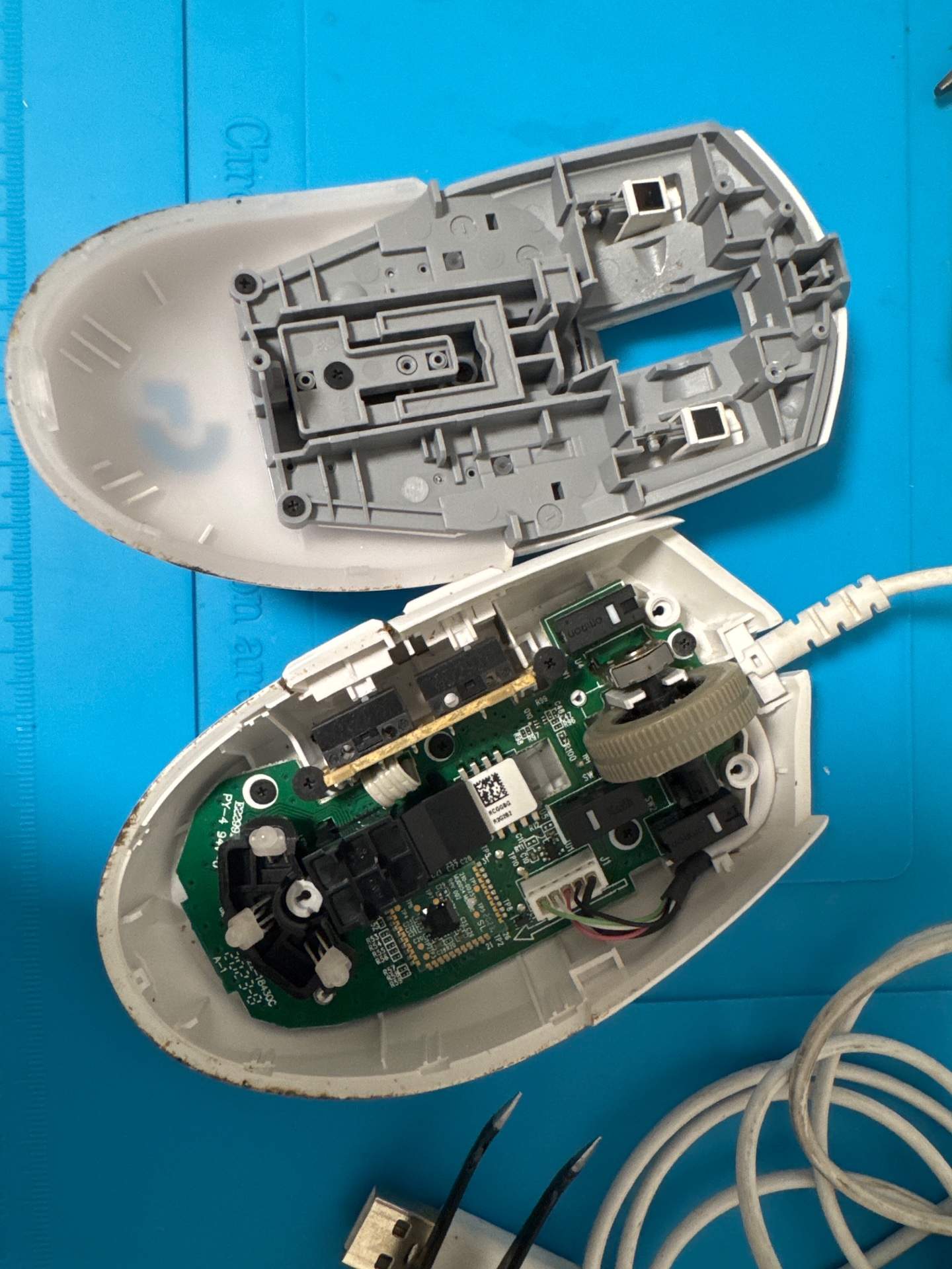罗技G102 更换滚轮编码器 实拍图