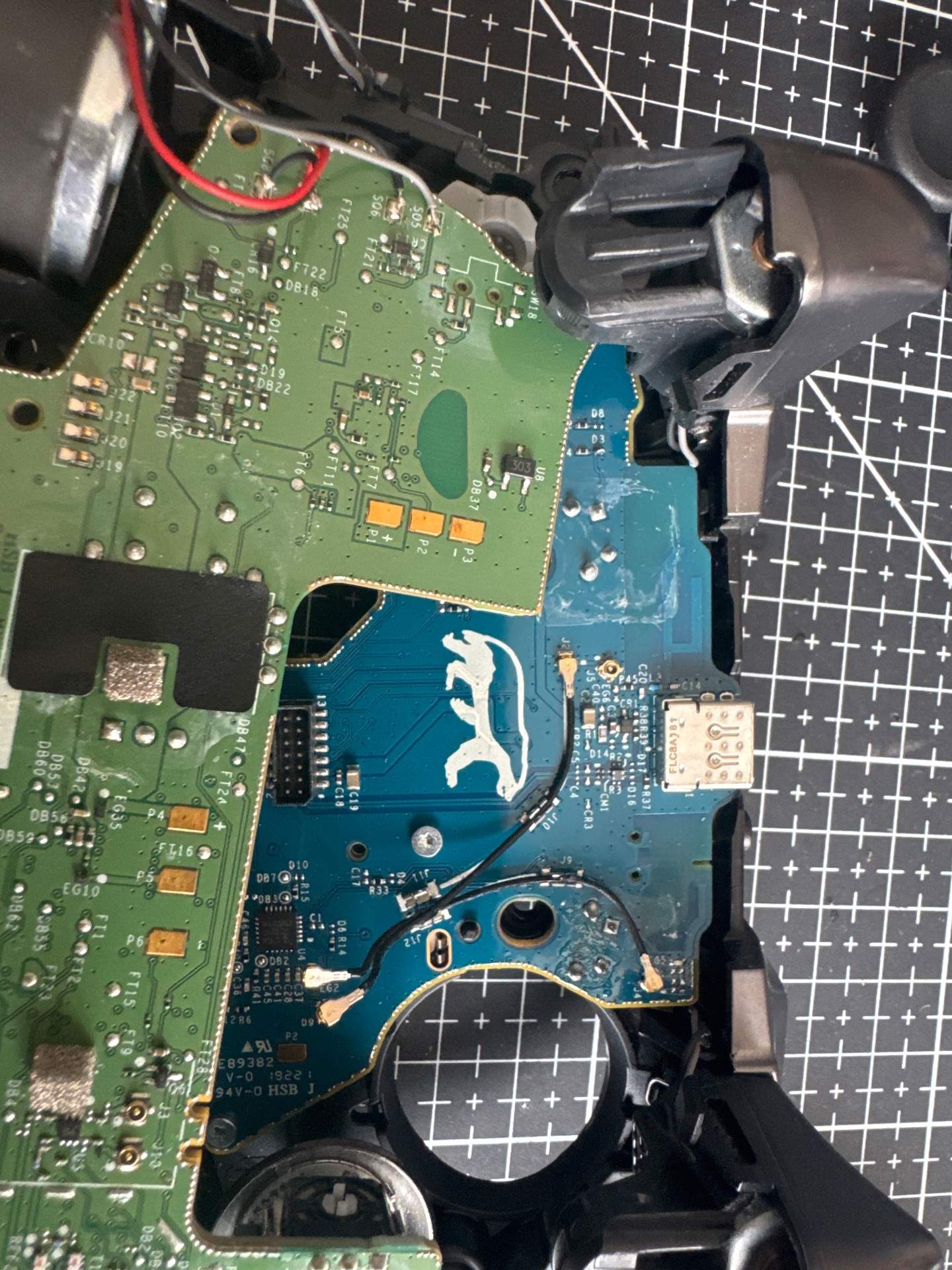 Xbox 精英二代的手柄 LB 按键失灵维修 实拍图