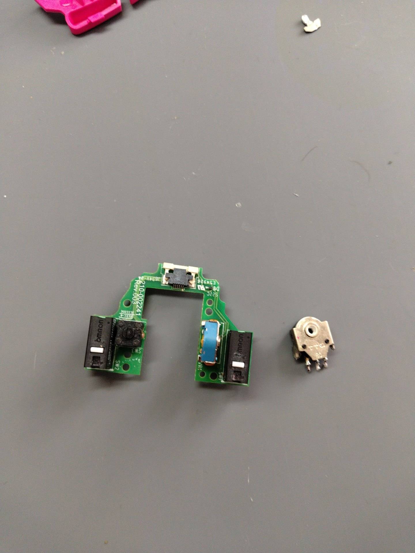 青海西宁客户罗技GPW2更换粉色外壳和两个侧键以及滚轮编码器 实拍图
