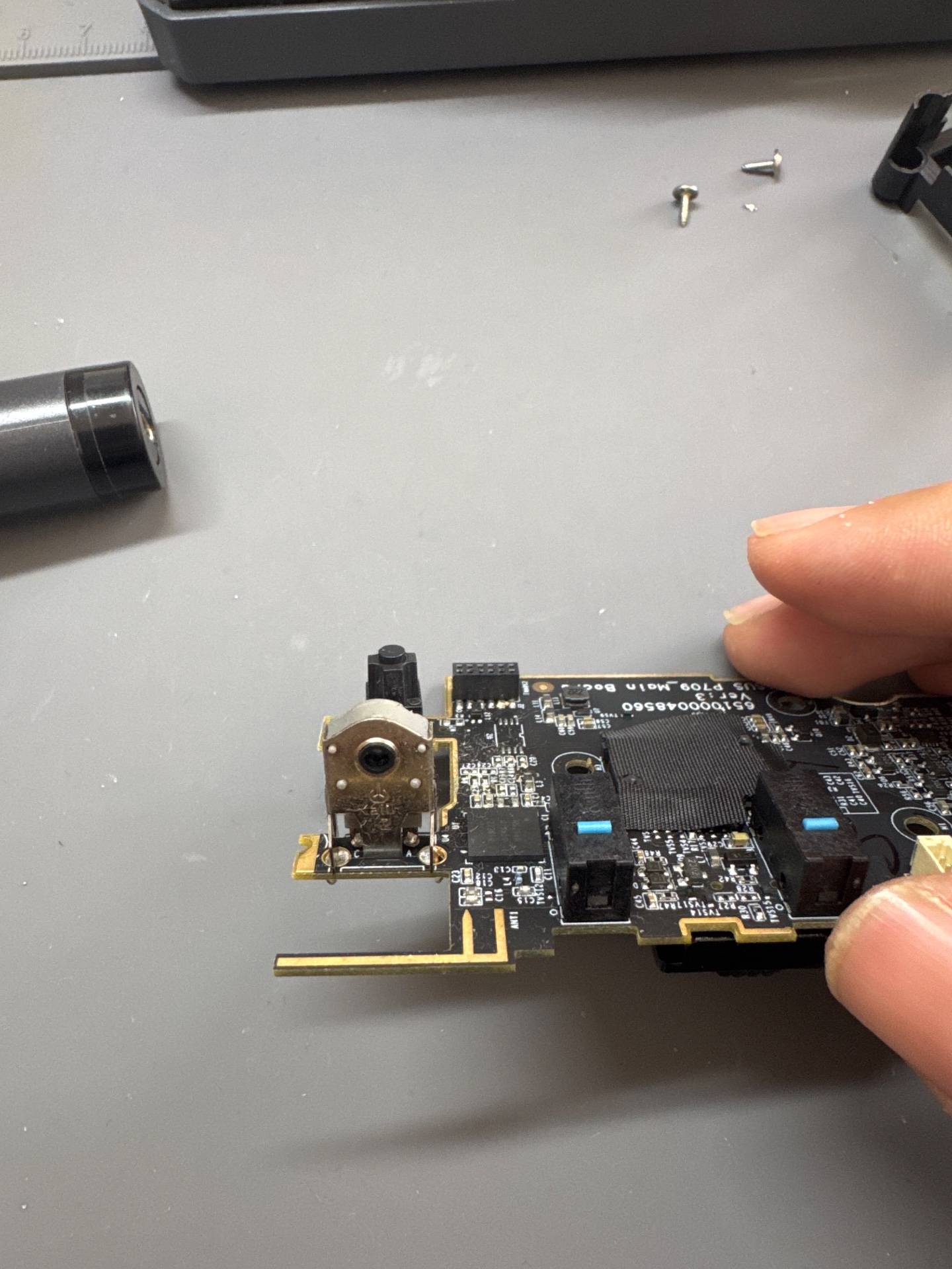 ROG 月刃和罗 g 304 技更换滚轮编码器 实拍图