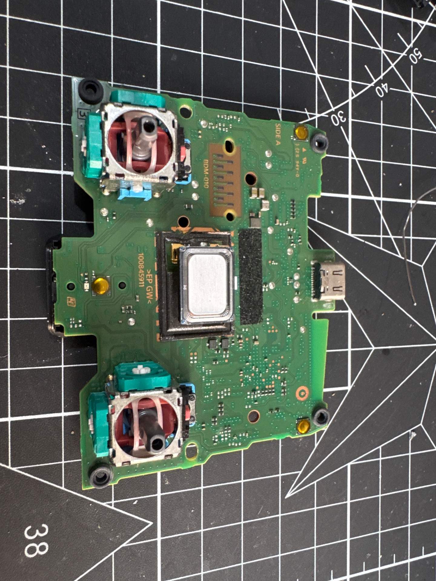 雷蛇V3更换滚轮编码器同时检查ps5手柄 实拍图