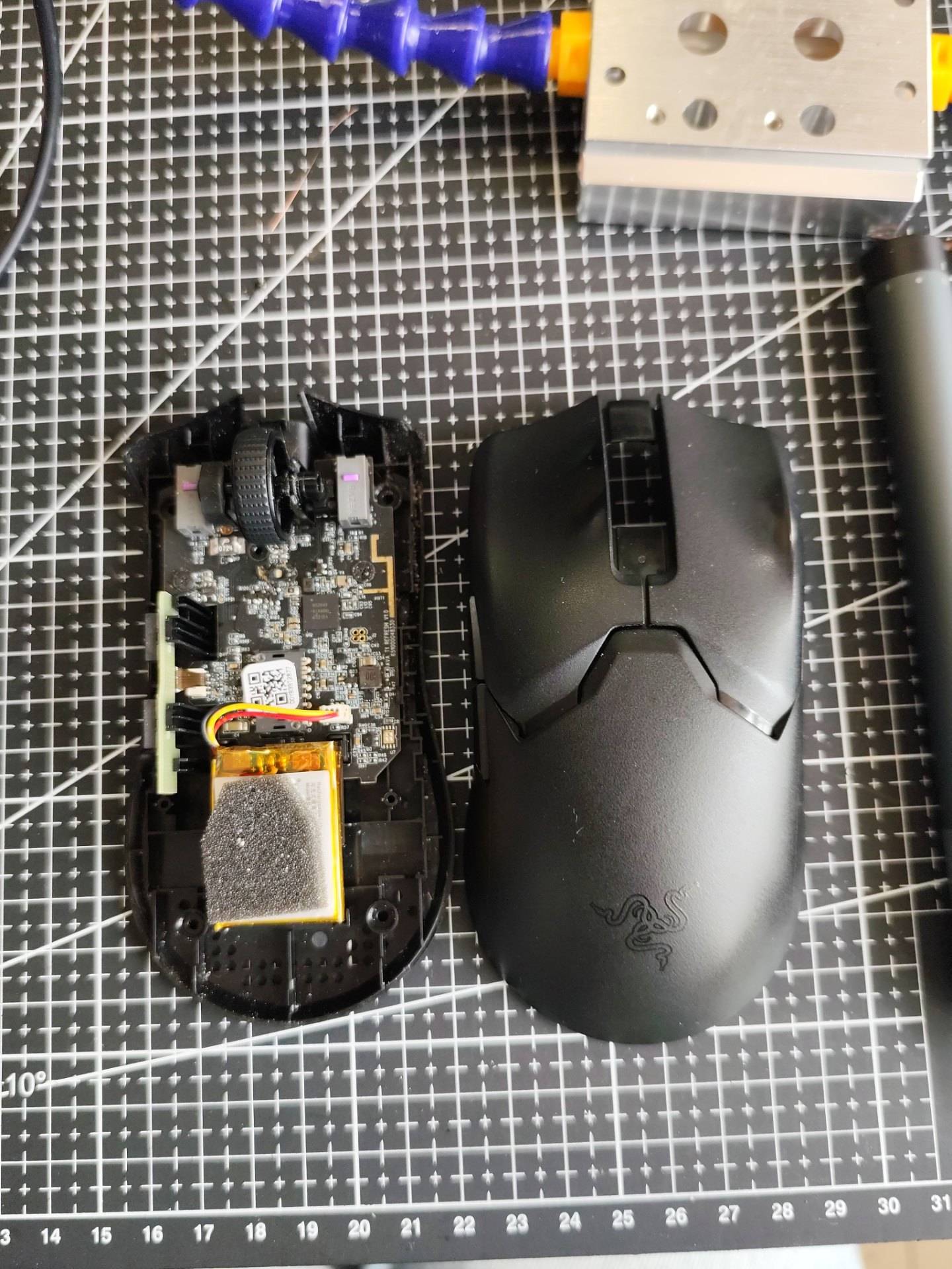 雷蛇毒蝰 V2 更换滚轮编码器 实拍图