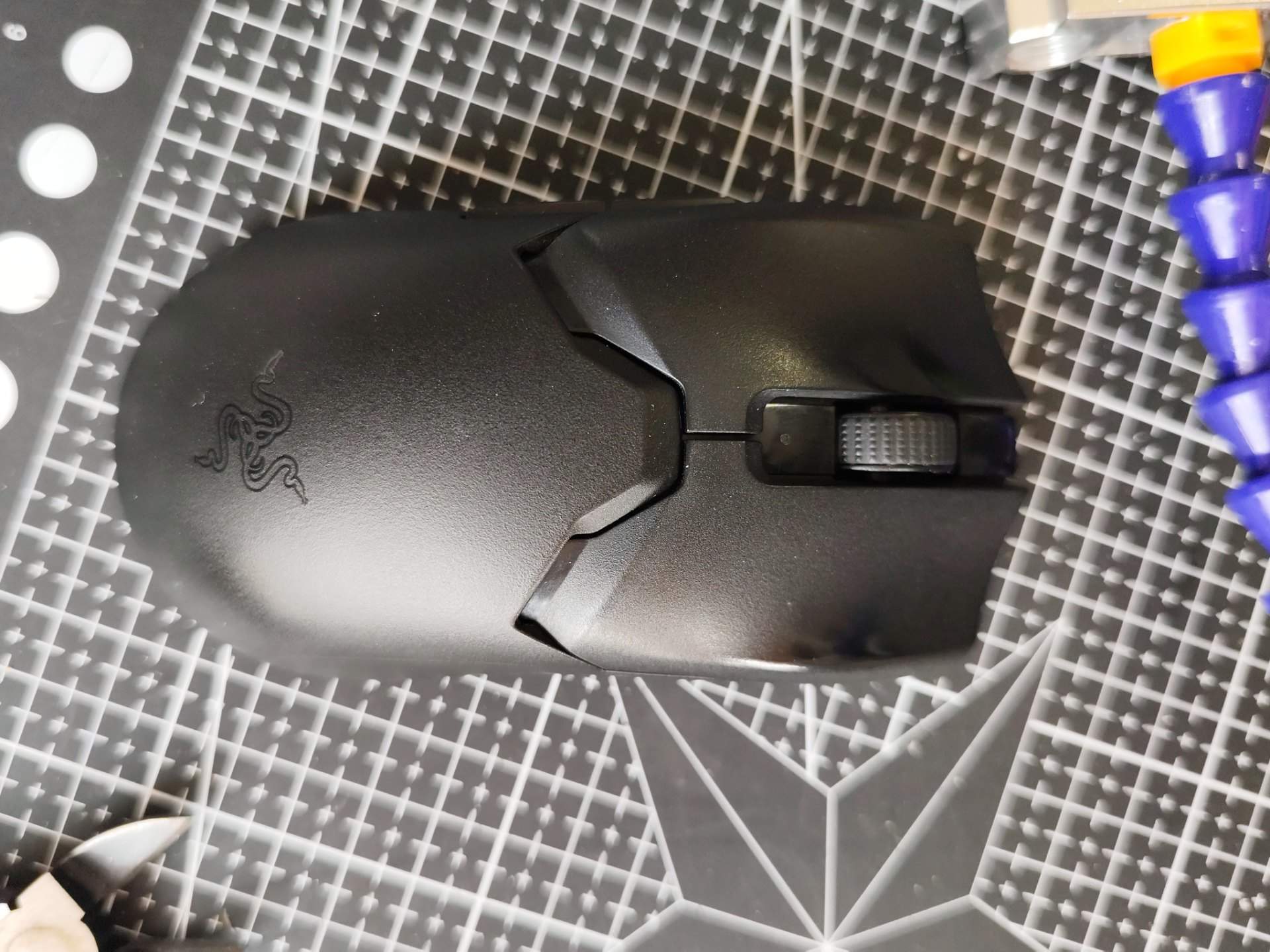 雷蛇毒蝰 V2 更换滚轮编码器 实拍图
