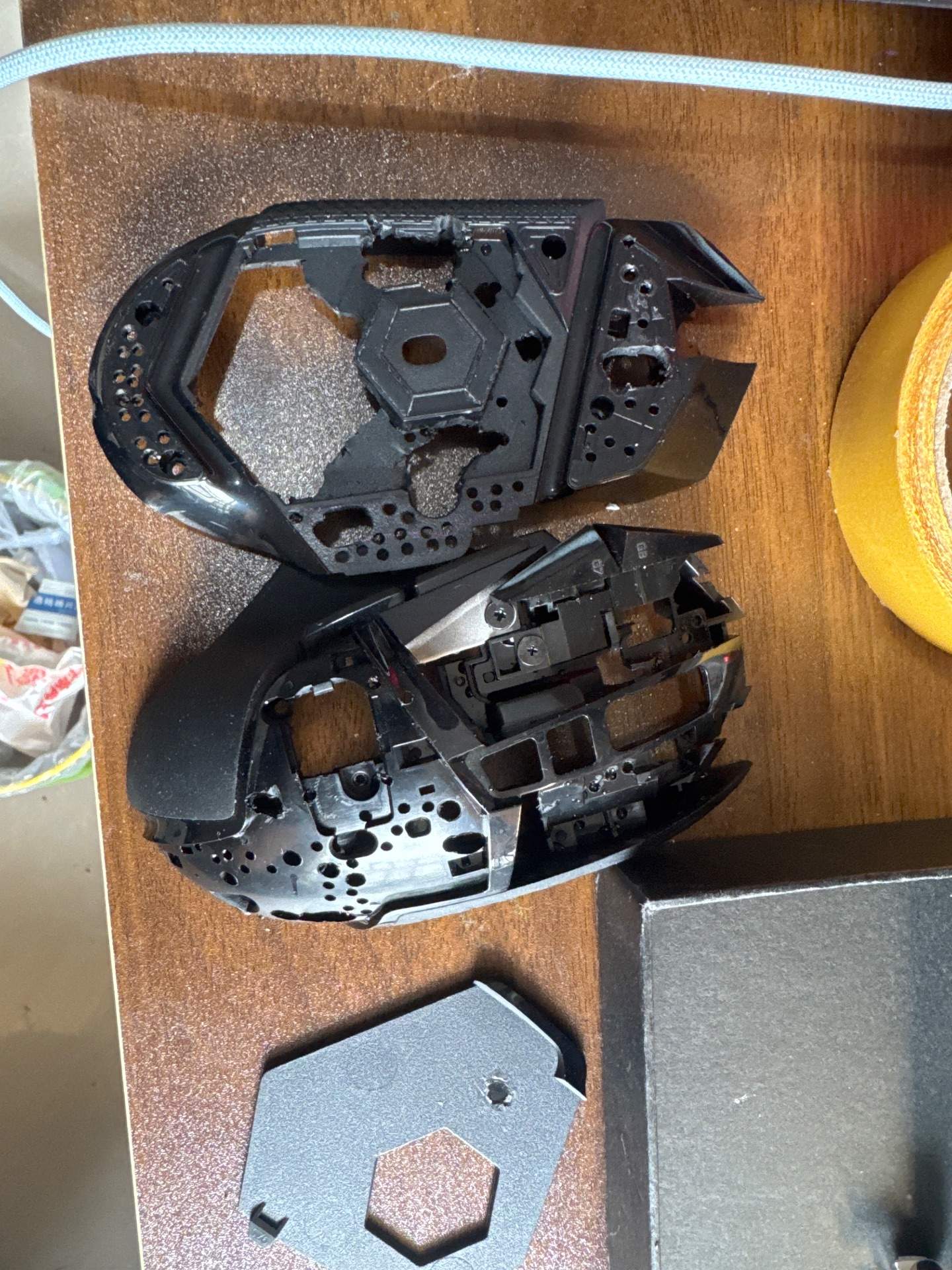 罗技 G502 有线版 进行打孔减重 实拍图 3