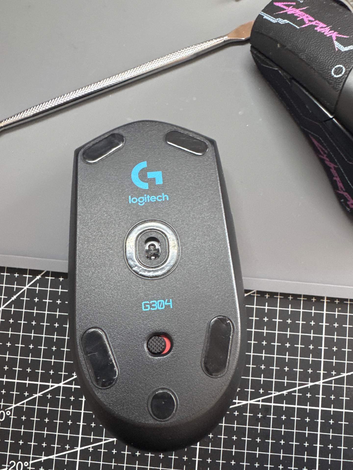 ROG 月刃和罗 g 304 技更换滚轮编码器 实拍图