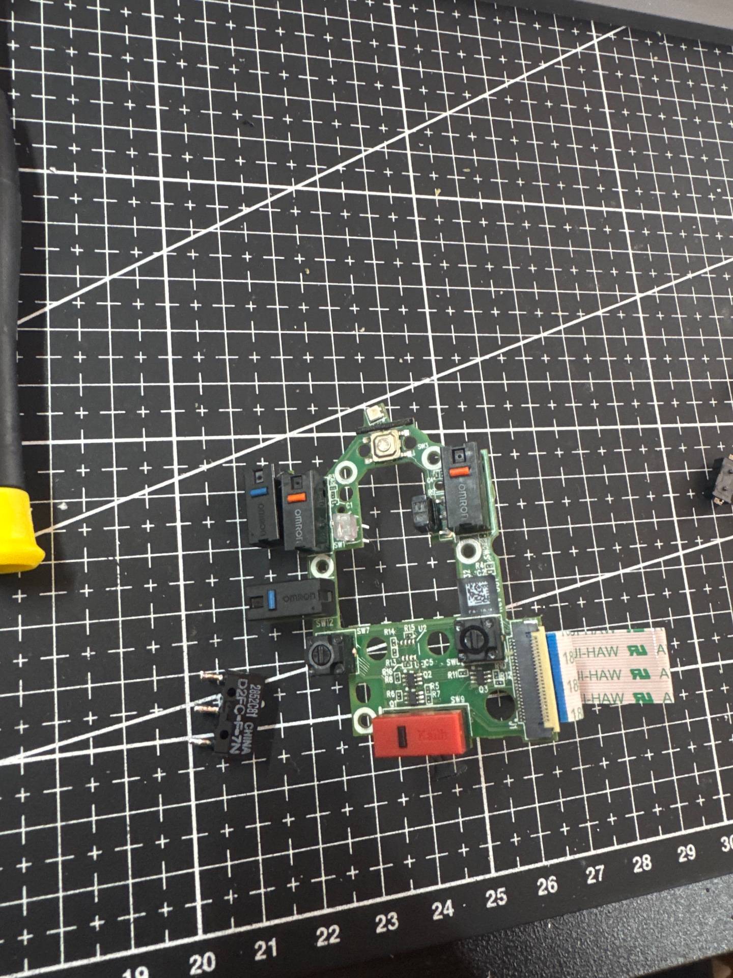 G502X无线版更换五个侧键 实拍图