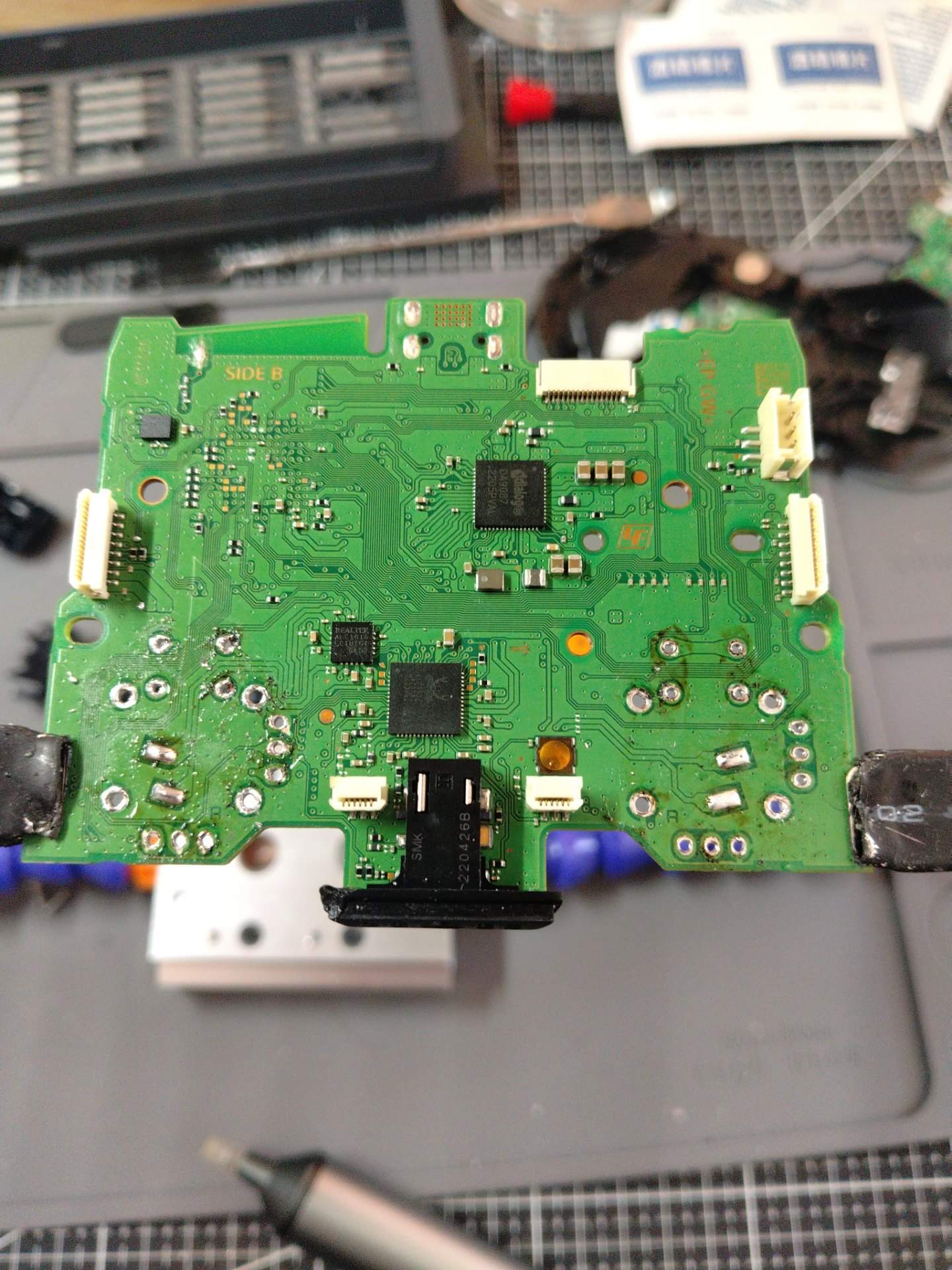 ps5 手柄客户更换五代摇杆和修复排线 实拍图