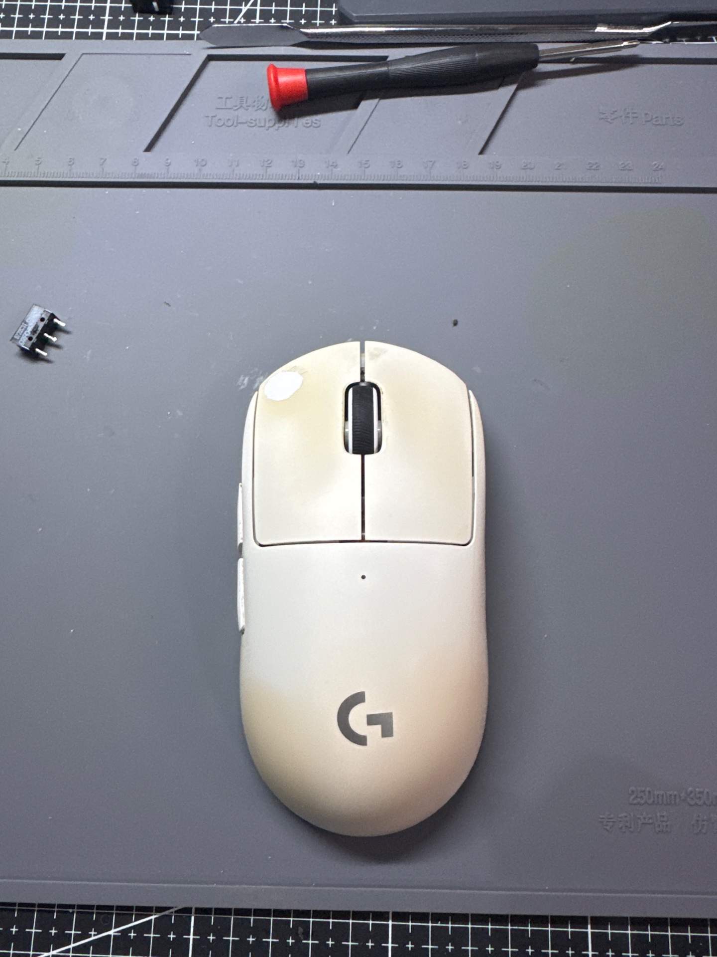 罗技 gpw2 更换左右日产白点 实拍图