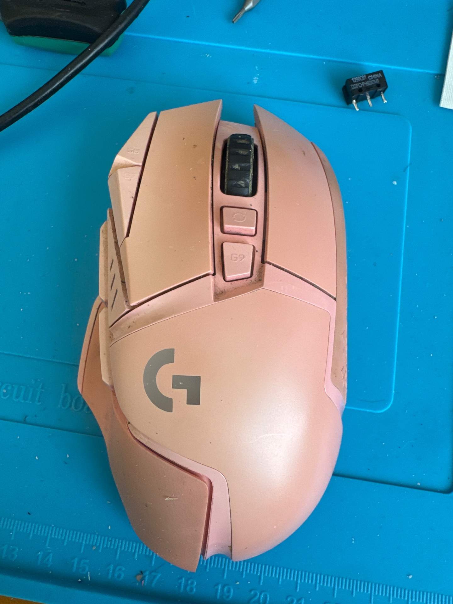 罗技G502 更换左右凯华白刃微动 实拍图