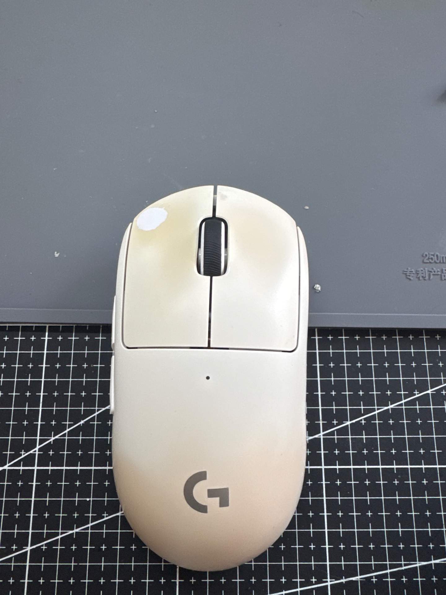 罗技 gpw2 更换左右日产白点 实拍图 2