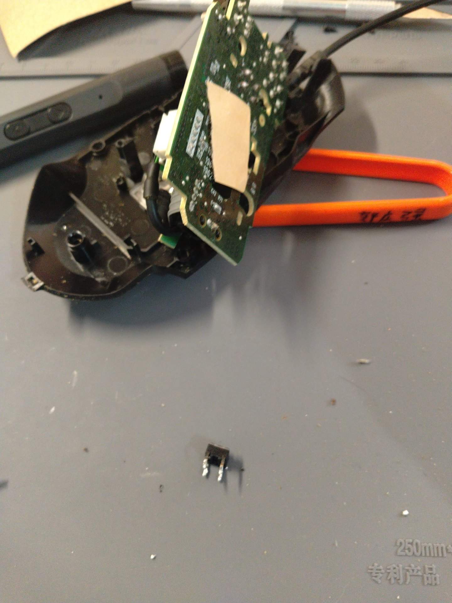 罗技 G402 更换鼠标中键微动 实拍图